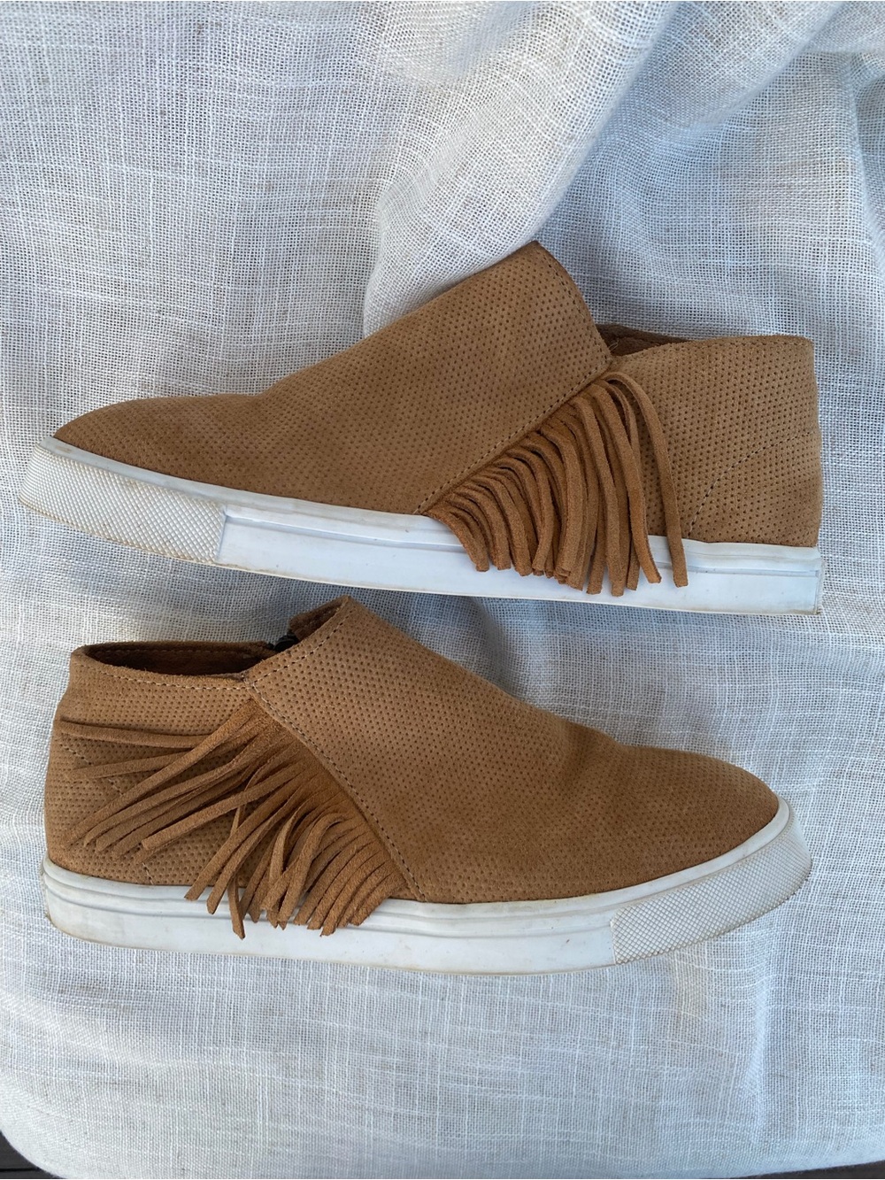 Minnetonka Fringe Shoes Size 9